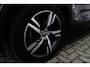 Volvo XC40 1.5 T3 Momentum Pro | 18" Lichtmetalen velgen | Parkeersensoren voor | Onyx Black Metallic | Autonomous emergency braking | Cruise control |  LED koplampen |