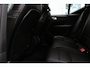 Volvo XC40 1.5 T3 Momentum Pro | 18" Lichtmetalen velgen | Parkeersensoren voor | Onyx Black Metallic | Autonomous emergency braking | Cruise control |  LED koplampen |