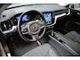 Volvo V60 B4 197PK Essential Edition | BLIS | Trekhaak | Adaptieve Cruise | Getint Glas |