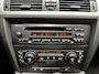 BMW 3-Serie Touring 320i/ Ketting V.V!!/ Panorama-Dak/ Elek. pakket/ 18'' LMV/ Clima/ Stoelverw./ Radio-CD/ Armsteun/ Multi. LEDER. Stuur/ Dakrails/ Extra getint glas.