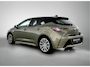 Toyota Corolla 1.8 Hybrid Style Bi-Tone | Parkeersensoren voor+achter Met assistent | Navigatie | Apple CarPlay/Android Auto | Climate Control | Cruise Control Adaptive | Draadloze telefoonlader |