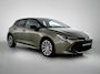 Toyota Corolla 1.8 Hybrid Style Bi-Tone | Parkeersensoren voor+achter Met assistent | Navigatie | Apple CarPlay/Android Auto | Climate Control | Cruise Control Adaptive | Draadloze telefoonlader |