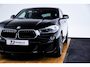 BMW X2 sDrive20i Executive M Sport - Cruise Control - Elektrischep achterklep - Elektrisch verwarmde voorstoelen - Koplampsproeiers - PDC voor/achter - Navigatiesysteem -