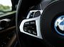 BMW X5 xDrive50e | DRAVITGRAU | ACHTERAS BESTURING | PANORAMADAK | TREKHAAK | SOFTCLOSE | STOELVENTILATIE | STOELVERWARMING | HARMAN KARDON | INTEGRAL ACTIVE STEERING | STOELMASSAGE | MEMORY | NL AUTO |