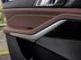 BMW X5 xDrive50e | DRAVITGRAU | ACHTERAS BESTURING | PANORAMADAK | TREKHAAK | SOFTCLOSE | STOELVENTILATIE | STOELVERWARMING | HARMAN KARDON | INTEGRAL ACTIVE STEERING | STOELMASSAGE | MEMORY | NL AUTO |