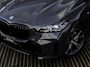 BMW X5 xDrive50e | DRAVITGRAU | ACHTERAS BESTURING | PANORAMADAK | TREKHAAK | SOFTCLOSE | STOELVENTILATIE | STOELVERWARMING | HARMAN KARDON | INTEGRAL ACTIVE STEERING | STOELMASSAGE | MEMORY | NL AUTO |