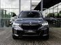 BMW X5 xDrive50e | DRAVITGRAU | ACHTERAS BESTURING | PANORAMADAK | TREKHAAK | SOFTCLOSE | STOELVENTILATIE | STOELVERWARMING | HARMAN KARDON | INTEGRAL ACTIVE STEERING | STOELMASSAGE | MEMORY | NL AUTO |