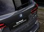 BMW X5 xDrive50e | DRAVITGRAU | ACHTERAS BESTURING | PANORAMADAK | TREKHAAK | SOFTCLOSE | STOELVENTILATIE | STOELVERWARMING | HARMAN KARDON | INTEGRAL ACTIVE STEERING | STOELMASSAGE | MEMORY | NL AUTO |