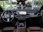 BMW X5 xDrive50e | DRAVITGRAU | ACHTERAS BESTURING | PANORAMADAK | TREKHAAK | SOFTCLOSE | STOELVENTILATIE | STOELVERWARMING | HARMAN KARDON | INTEGRAL ACTIVE STEERING | STOELMASSAGE | MEMORY | NL AUTO |