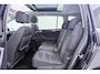 Volkswagen Touran 1.5 TSI Highline Business R 7p | Trekhaak | Panoramadak | Stoelverwarming | LED | Camera |