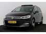 Volkswagen Touran 1.5 TSI Highline Business R 7p | Trekhaak | Panoramadak | Stoelverwarming | LED | Camera |