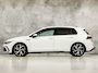 Volkswagen Golf 1.5 eTSI R-Line Business+ 150Pk Automaat (2X R-LINE, APPLE CARPLAY, STUUR/STOELVERWARMING, CAMERA, KUIPSTOELEN, GETINT GLAS, TREKHAAK, KEYLESS, NIEUWSTAAT)