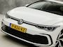 Volkswagen Golf 1.5 eTSI R-Line Business+ 150Pk Automaat (2X R-LINE, APPLE CARPLAY, STUUR/STOELVERWARMING, CAMERA, KUIPSTOELEN, GETINT GLAS, TREKHAAK, KEYLESS, NIEUWSTAAT)