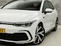 Volkswagen Golf 1.5 eTSI R-Line Business+ 150Pk Automaat (2X R-LINE, APPLE CARPLAY, STUUR/STOELVERWARMING, CAMERA, KUIPSTOELEN, GETINT GLAS, TREKHAAK, KEYLESS, NIEUWSTAAT)