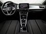 Volkswagen T-Roc 1.5 TSI Life Sport 150Pk Automaat (APPLE CARPLAY, GROOT NAVI, CAMERA, STOELVERWARMING, SPORTSTOELEN, GETINT GLAS, TREKHAAK, NIEUWSTAAT)