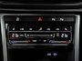 Volkswagen T-Roc 1.5 TSI Life Sport 150Pk Automaat (APPLE CARPLAY, GROOT NAVI, CAMERA, STOELVERWARMING, SPORTSTOELEN, GETINT GLAS, TREKHAAK, NIEUWSTAAT)