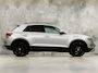 Volkswagen T-Roc 1.5 TSI Life Sport 150Pk Automaat (APPLE CARPLAY, GROOT NAVI, CAMERA, STOELVERWARMING, SPORTSTOELEN, GETINT GLAS, TREKHAAK, NIEUWSTAAT)