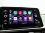 Volkswagen T-Roc 1.5 TSI Life Sport 150Pk Automaat (APPLE CARPLAY, GROOT NAVI, CAMERA, STOELVERWARMING, SPORTSTOELEN, GETINT GLAS, TREKHAAK, NIEUWSTAAT)