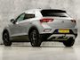 Volkswagen T-Roc 1.5 TSI Life Sport 150Pk Automaat (APPLE CARPLAY, GROOT NAVI, CAMERA, STOELVERWARMING, SPORTSTOELEN, GETINT GLAS, TREKHAAK, NIEUWSTAAT)