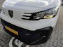 Peugeot e-Expert EV L2 50 kWh Stuurverwarming | Parkeercamera | Imperiaal | Trekhaak | 2 zits | Adaptive cruise control | Schuifdeur links