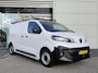 Peugeot e-Expert EV L2 50 kWh Stuurverwarming | Parkeercamera | Imperiaal | Trekhaak | 2 zits | Adaptive cruise control | Schuifdeur links