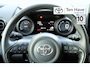Toyota Yaris 1.5 VVT-i TeamNL Handgeschakeld | Apple Carplay & Android Auto | Smart Entry met startknop | 16” lichtmetalen velgen ‘machined’ | 7” digital dashboard ‘binocular’ | Portierinleg ‘felt’ | Ramen, elek