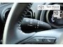 Toyota Yaris 1.5 VVT-i TeamNL Handgeschakeld | Apple Carplay & Android Auto | Smart Entry met startknop | 16” lichtmetalen velgen ‘machined’ | 7” digital dashboard ‘binocular’ | Portierinleg ‘felt’ | Ramen, elek