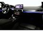BMW 5-Serie 530e xDrive M Sport / M sport Bodykit / Elektr. verstelbare voorstoelen / 20'' LMV / Stoelverwarming / Ambienteverlichting / Full LED / Apple Carplay - Android Auto / Achteruitrijcamera / Sport stoelen / Dodehoek detectie / Lederen bekleding / Grootlichtassistent / Shadow Line / HiFi Audio
