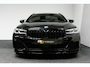 BMW 5-Serie 530e xDrive M Sport / M sport Bodykit / Elektr. verstelbare voorstoelen / 20'' LMV / Stoelverwarming / Ambienteverlichting / Full LED / Apple Carplay - Android Auto / Achteruitrijcamera / Sport stoelen / Dodehoek detectie / Lederen bekleding / Grootlichtassistent / Shadow Line / HiFi Audio