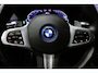 BMW 5-Serie 530e xDrive M Sport / M sport Bodykit / Elektr. verstelbare voorstoelen / 20'' LMV / Stoelverwarming / Ambienteverlichting / Full LED / Apple Carplay - Android Auto / Achteruitrijcamera / Sport stoelen / Dodehoek detectie / Lederen bekleding / Grootlichtassistent / Shadow Line / HiFi Audio