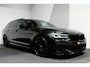 BMW 5-Serie 530e xDrive M Sport / M sport Bodykit / Elektr. verstelbare voorstoelen / 20'' LMV / Stoelverwarming / Ambienteverlichting / Full LED / Apple Carplay - Android Auto / Achteruitrijcamera / Sport stoelen / Dodehoek detectie / Lederen bekleding / Grootlichtassistent / Shadow Line / HiFi Audio