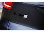 Volvo EX40 Volvo EX40 Single Motor Extended Range Ultra Black Edition Europa | Harman Kardon audio | 20" | Schuif-/kanteldak | Getint Glas | Elektrische stoelverstelling | Nubuck bekleding | Adaptive Cruise Control | Dodehoekdetectie |