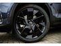 Volvo EX40 Volvo EX40 Single Motor Extended Range Ultra Black Edition Europa | Harman Kardon audio | 20" | Schuif-/kanteldak | Getint Glas | Elektrische stoelverstelling | Nubuck bekleding | Adaptive Cruise Control | Dodehoekdetectie |