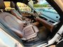 BMW X1 XDrive25i Centennial High Executive / Pano / Head-Up / Camera / Harman Kardon / Trekhaak / Sportleder / Zeer nette Auto !!.
