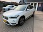BMW X1 XDrive25i Centennial High Executive / Pano / Head-Up / Camera / Harman Kardon / Trekhaak / Sportleder / Zeer nette Auto !!.