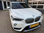 BMW X1 XDrive25i Centennial High Executive / Pano / Head-Up / Camera / Harman Kardon / Trekhaak / Sportleder / Zeer nette Auto !!.