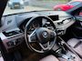 BMW X1 XDrive25i Centennial High Executive / Pano / Head-Up / Camera / Harman Kardon / Trekhaak / Sportleder / Zeer nette Auto !!.
