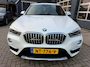 BMW X1 XDrive25i Centennial High Executive / Pano / Head-Up / Camera / Harman Kardon / Trekhaak / Sportleder / Zeer nette Auto !!.