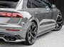 Audi Q8 60 TFSI e quattro Pro Line S Competition | Panoramadak | B&O Advanced | Achterasbesturing | Carbon Inleg | Aero Color Pack | Stoel Massage+ Ventilatie | 360 Camera | HUD | Luchtvering | Memory Seats | Ambiance Interieur | Trekhaak |
