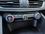Alfa Romeo Giulia 2.2 Super Automaat! Leer! NAP! Mooie/Nette Auto! Camera! 180PK! Navigatie!