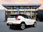 Volvo XC40 T5 Recharge R-Design | 19" | Leder/Nubuck | Panoramadak | Trekhaak | Stoel/Stuurverwarming | Parkeercamera | Adaptieve Cruise | Getint Glas