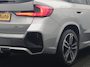 BMW X1 xDrive25e M Sport PHEV 245pk Dealer O.H | Trekhaak Af Fabriek | Adaptive Cruise | 360 Camera | Head Up | Harman / Kardon | Lederen Sportstoelen Massage & Memory | Stuur & Stoelen Verwarmd | Keyless | Apple Carplay | Navigatie | DAB | Virtual | 19"L.M | Plug In Hybrid |