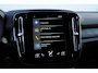 Volvo XC40 T5 262PK Automaat Recharge R-Design / Adaptieve cruise control / Trekhaak / Elektrische stoelen / Harman kardon audio / Elektrische achterklep / Stoel - en stuurwielverwarming / BLIS / 20" velgen