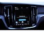Volvo V60 B3 177PK Automaat Essential Edition / Adaptieve cruise control / Stoel en stuurwielverwarming / Trekhaak / Google systeem / achterbank verwarmd / 19” velgen