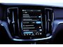 Volvo V60 B3 177PK Automaat Essential Edition / Adaptieve cruise control / Stoel en stuurwielverwarming / Trekhaak / Google systeem / achterbank verwarmd / 19” velgen