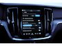 Volvo V60 B3 177PK Automaat Essential Edition / Adaptieve cruise control / Stoel en stuurwielverwarming / Trekhaak / Google systeem / achterbank verwarmd / 19” velgen