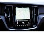 Volvo V60 B3 177PK Automaat Essential Edition / Adaptieve cruise control / Stoel en stuurwielverwarming / Trekhaak / Google systeem / achterbank verwarmd / 19” velgen
