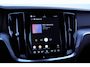 Volvo V60 B3 177PK Automaat Essential Edition / Adaptieve cruise control / Stoel en stuurwielverwarming / Trekhaak / Google systeem / achterbank verwarmd / 19” velgen