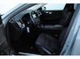 Volvo V60 B3 177PK Automaat Essential Edition / Adaptieve cruise control / Stoel en stuurwielverwarming / Trekhaak / Google systeem / achterbank verwarmd / 19” velgen