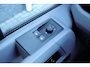 Volkswagen Crafter 35 2.0 TDI 163pk DSG L3H2 RWD 3500kg Trekgewicht Trekhaak Camera Climate Control Bijrijdersbank Sidebars Navigatie
